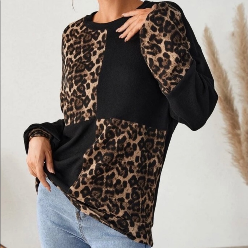 🆕NEW🛍️Geometric Leopard Print Pullover 🐾 - Picture 2 of 6